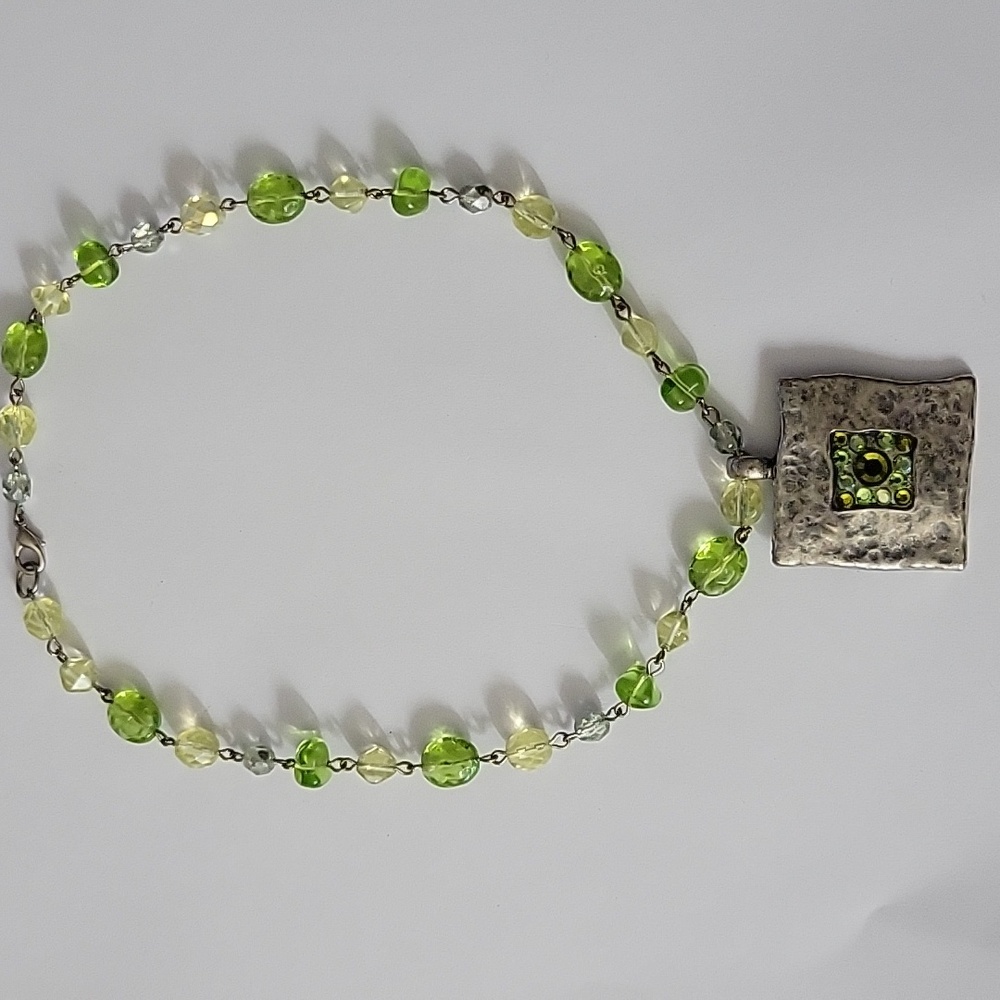 SADE DESIGN Vintage Green and Silver Beaded Necklace with Engraved Pendant